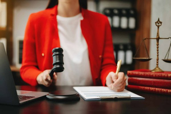 Ecole de droit : formez-vous aux carrières juridiques à paris